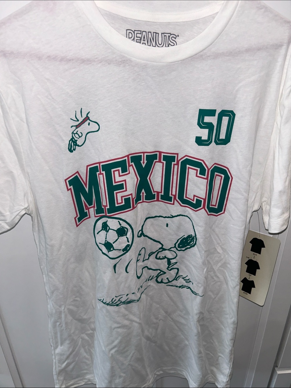 Peanuts Snoopy Mexico Soccer World Cup 2026 T-Shirt Size Medium NWT
